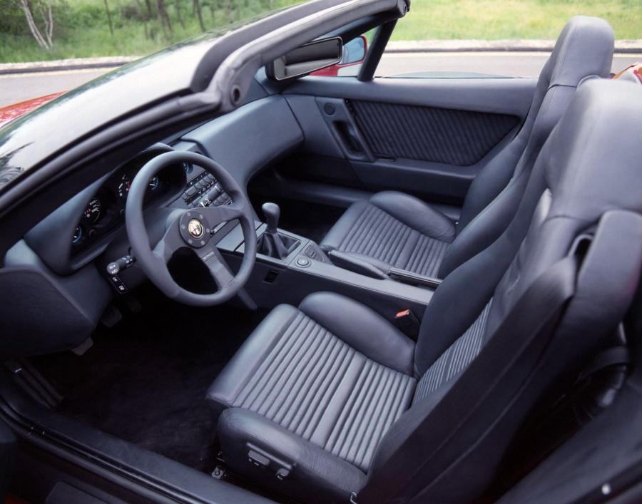 Интерьер Alfa Romeo 164 Proteo Concept 1991 года  (фото 9 из 34)